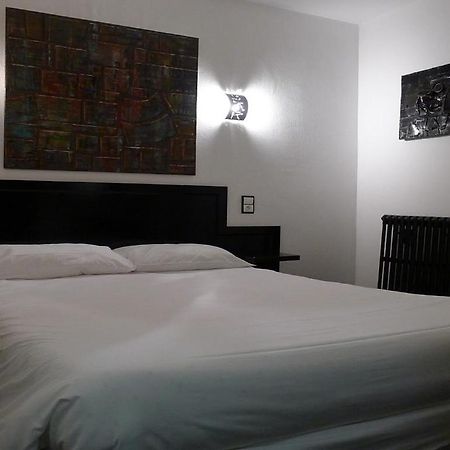 Hotel Le Coin Des Halles Cahors Bagian luar foto