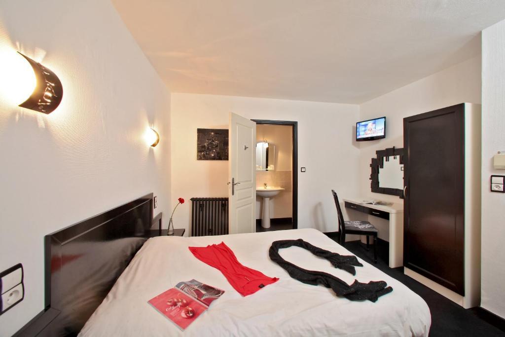 Hotel Le Coin Des Halles Cahors Ruang foto