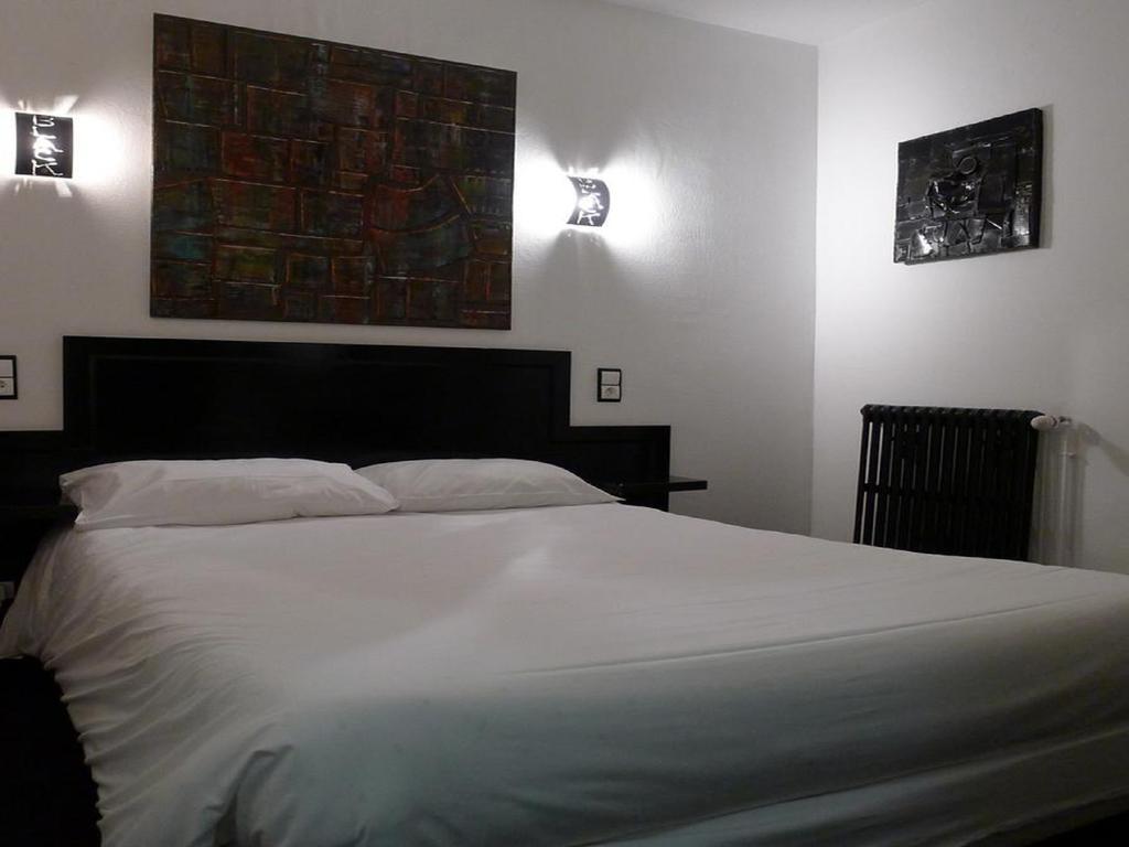 Hotel Le Coin Des Halles Cahors Bagian luar foto